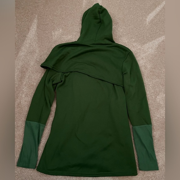 Great condition. Cap type sweatshirt. Two pockets. - Picture 5 of 5